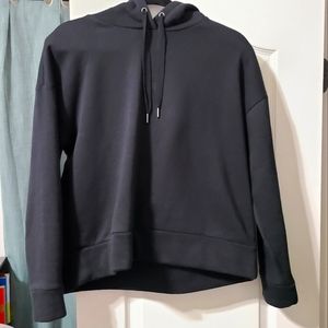 Banana Republic medium cropped black pull over with hood
